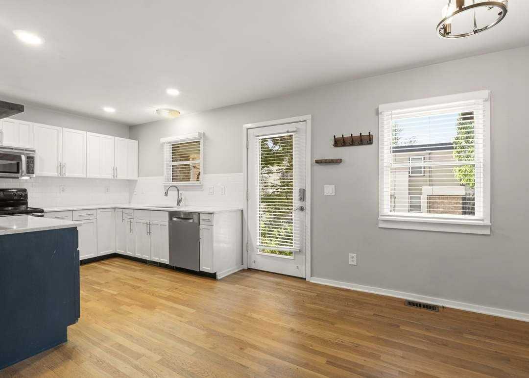 940 Gale Ln #129 - Photo 5 of 25