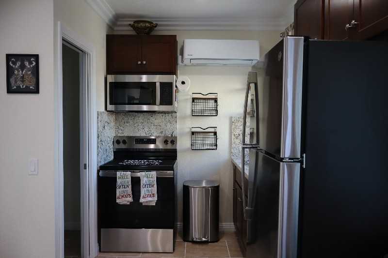 4752 Amberwood Ave #B - Photo 2 of 21