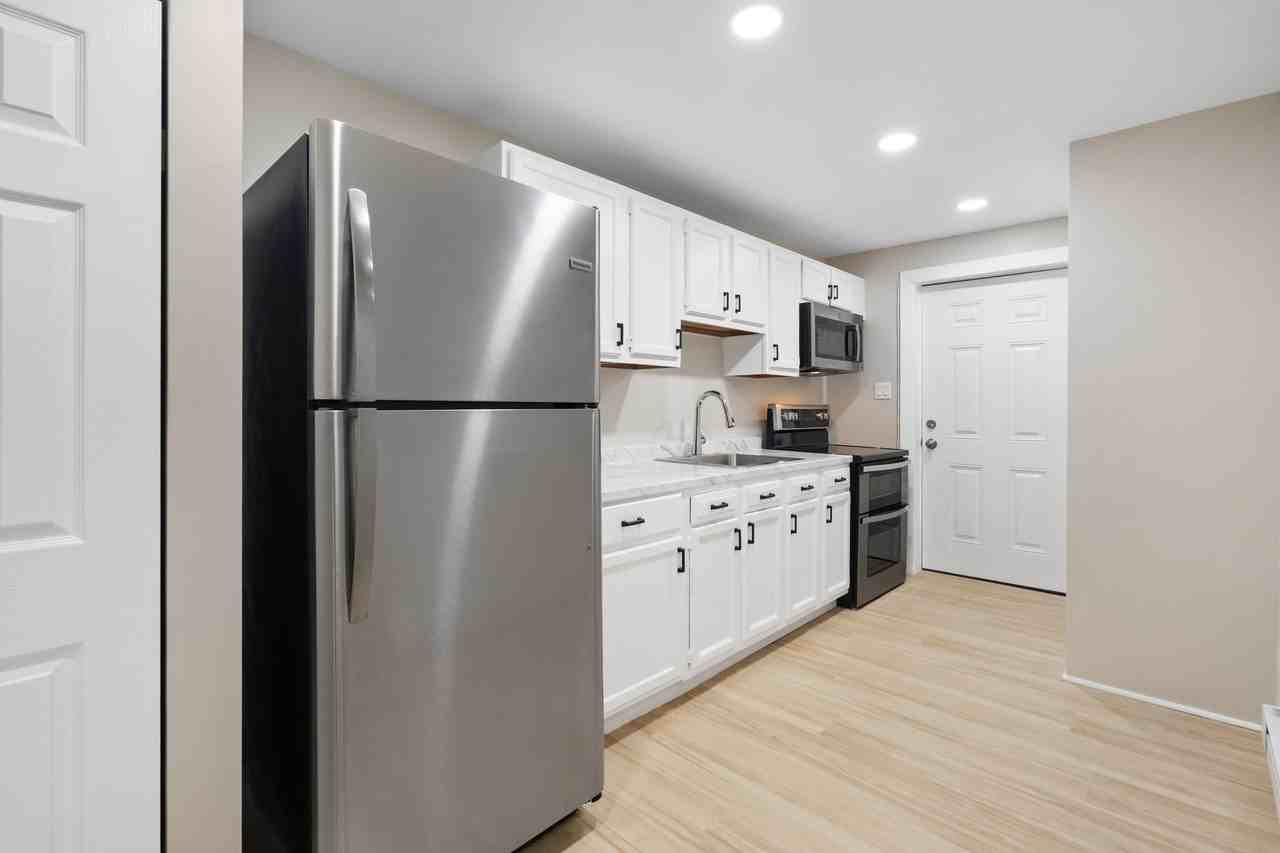 548 Ridge Ave #3 - Photo 4 of 12