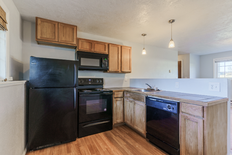 1965 Butte St #B - Photo 3 of 9