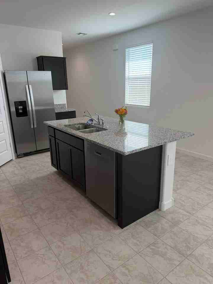 2104 W Sylvan Ave - Photo 3 of 17
