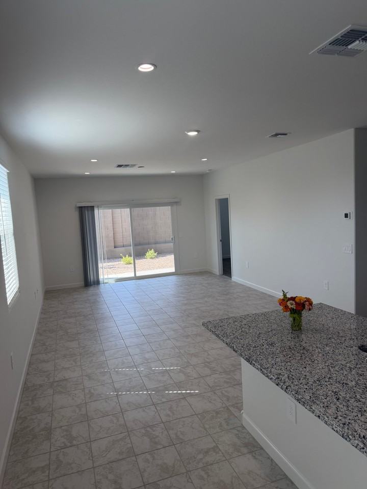 2104 W Sylvan Ave - Photo 4 of 17