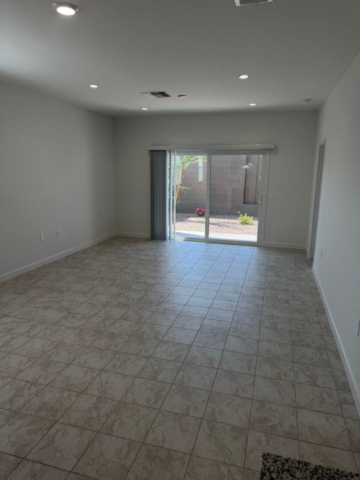 2104 W Sylvan Ave - Photo 5 of 17