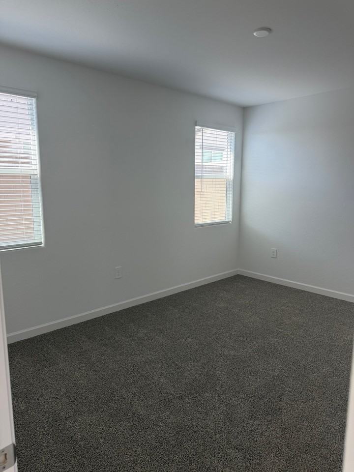 2104 W Sylvan Ave - Photo 7 of 17