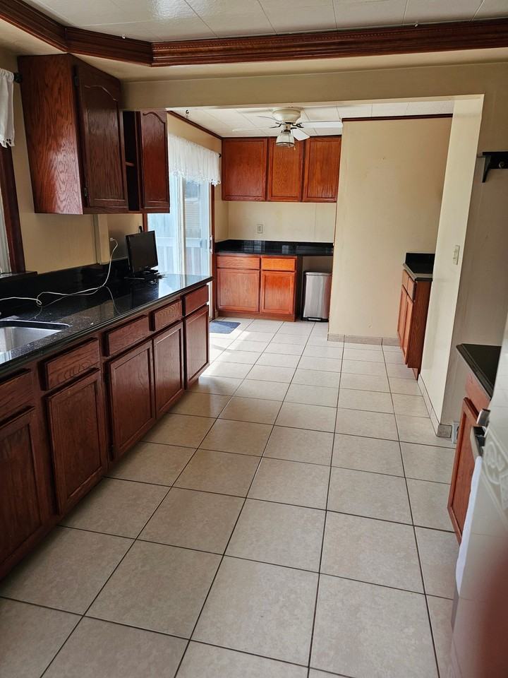 227 Courtland St - Photo 6 of 16