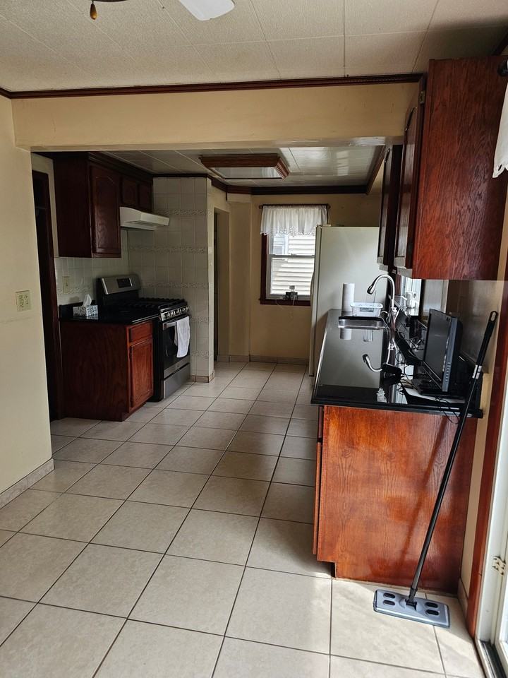 227 Courtland St - Photo 7 of 16