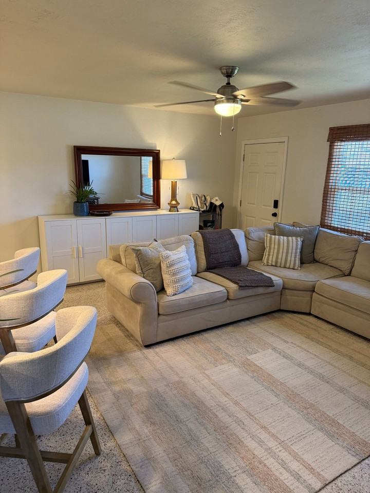 8304 75th Pl - Photo 3 of 14
