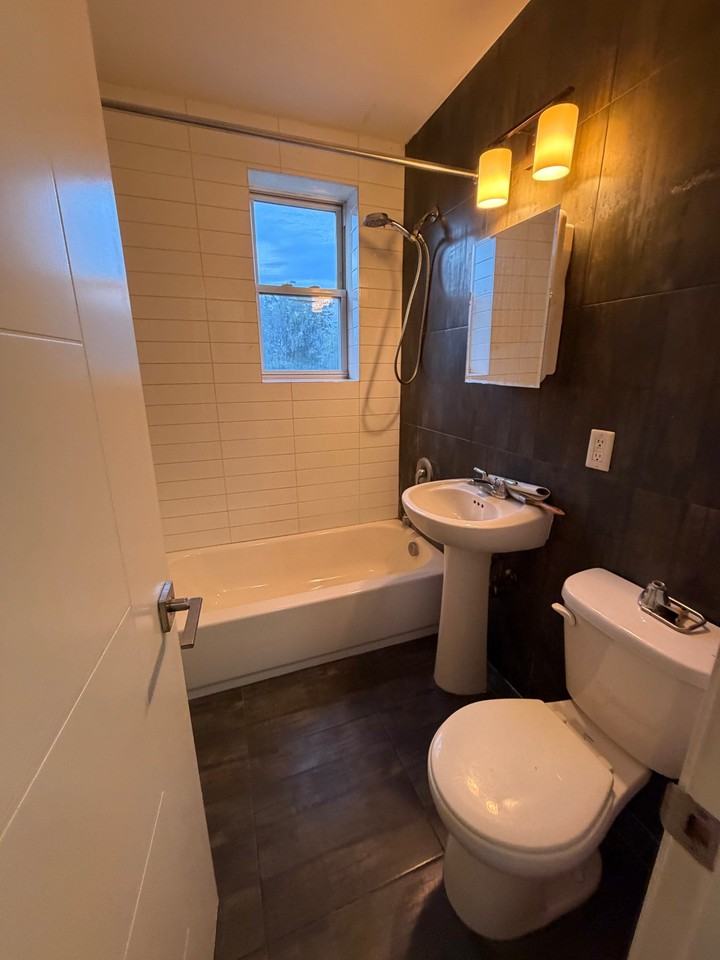 106 N Grove St #403 - Photo 4 of 5