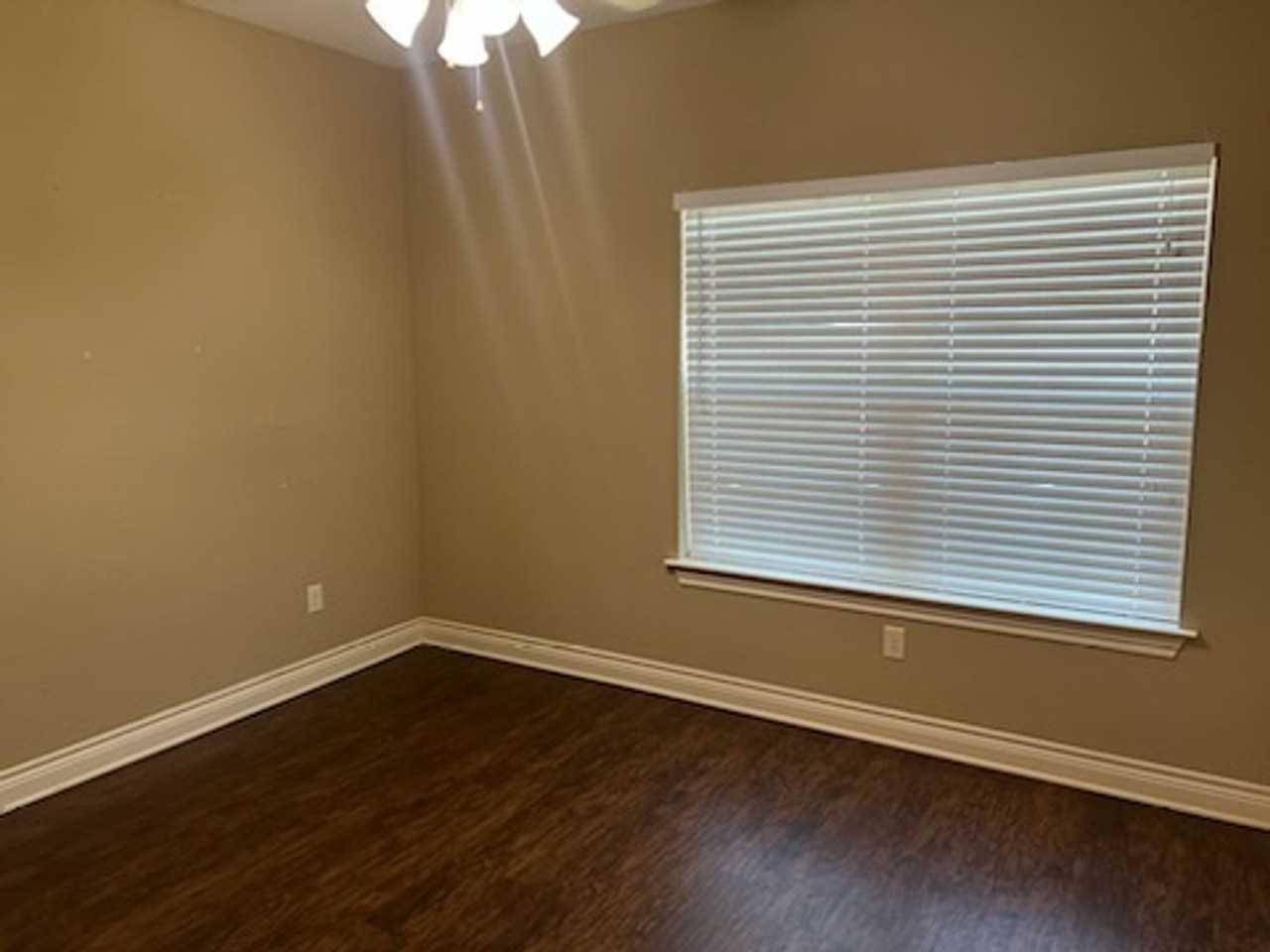3926 Mobley Ln - Photo 6 of 16