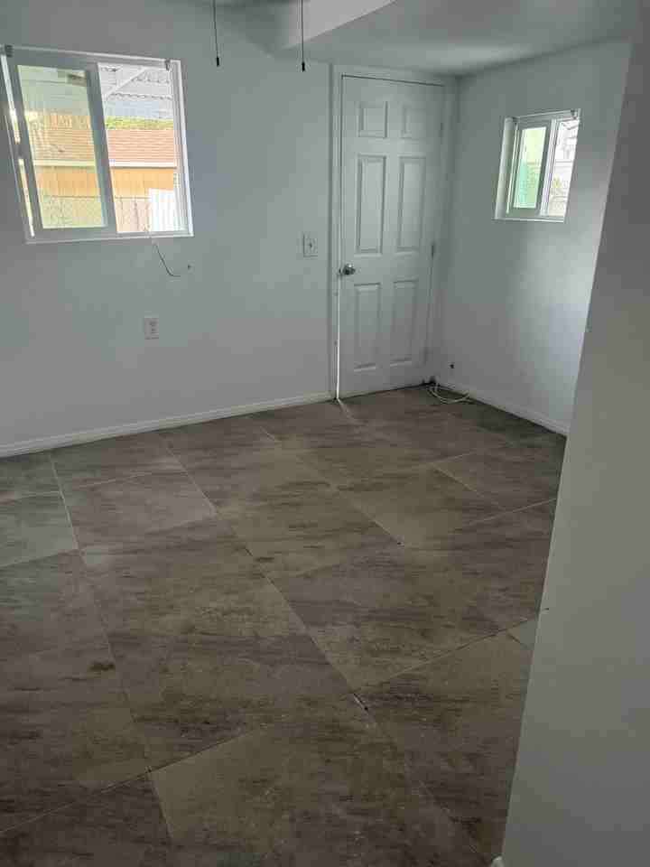 135 W 11th St - Photo 2 of 4