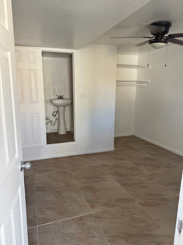 135 W 11th St - Photo 3 of 4