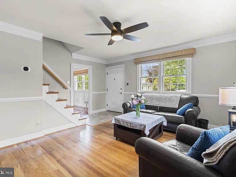 404 Forest Ln - Photo 3 of 19