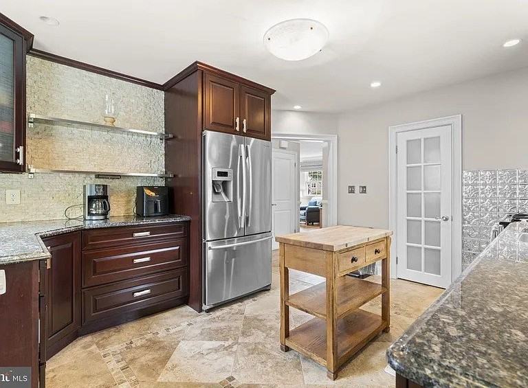 404 Forest Ln - Photo 6 of 19