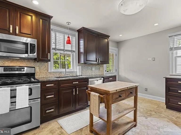 404 Forest Ln - Photo 7 of 19