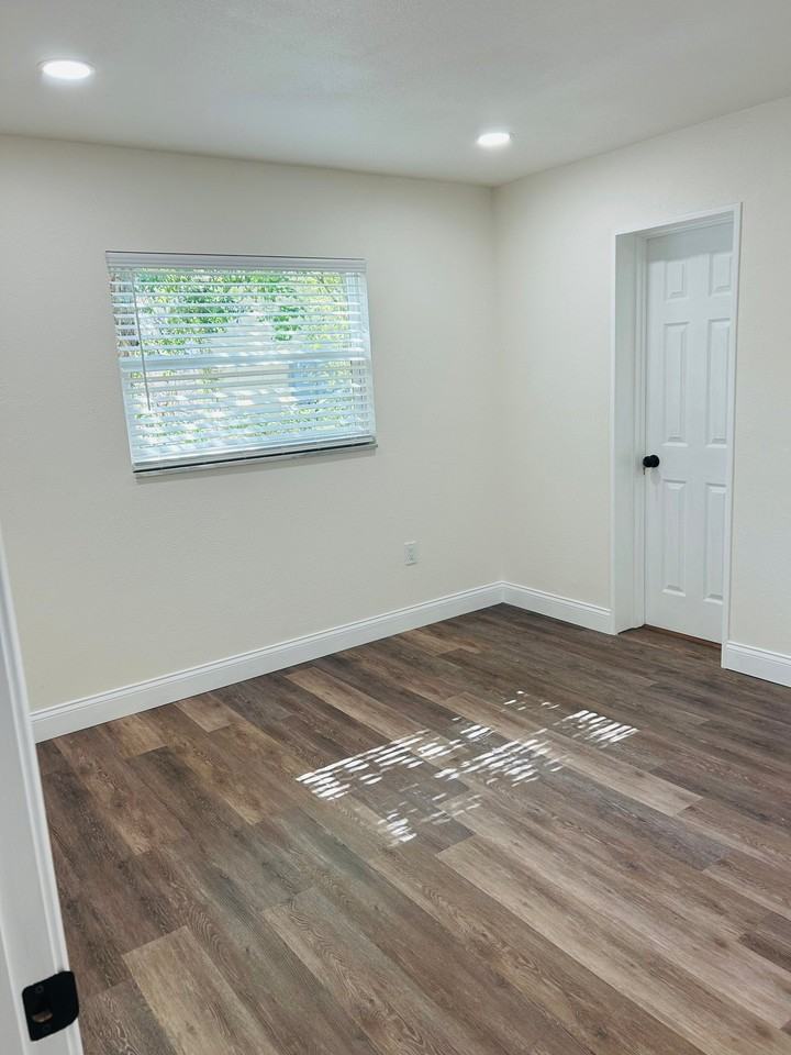 156 Seminole Ave #B - Photo 4 of 20