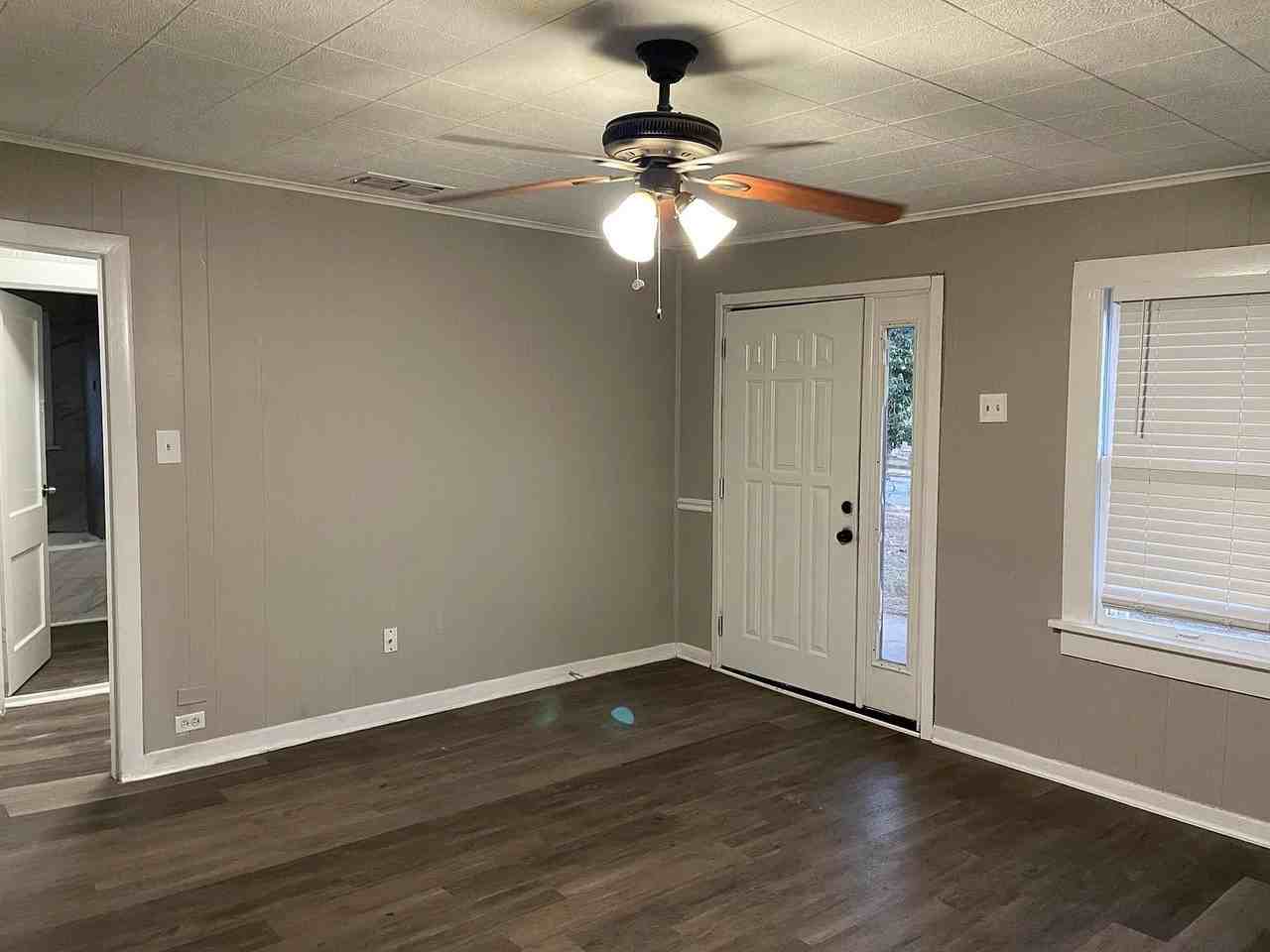 704 Williams Ave - Photo 2 of 20