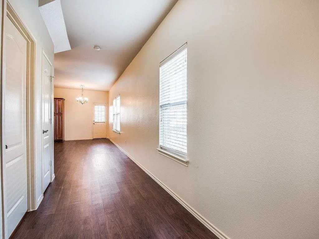 830 Parkplace Rdg - Photo 3 of 14