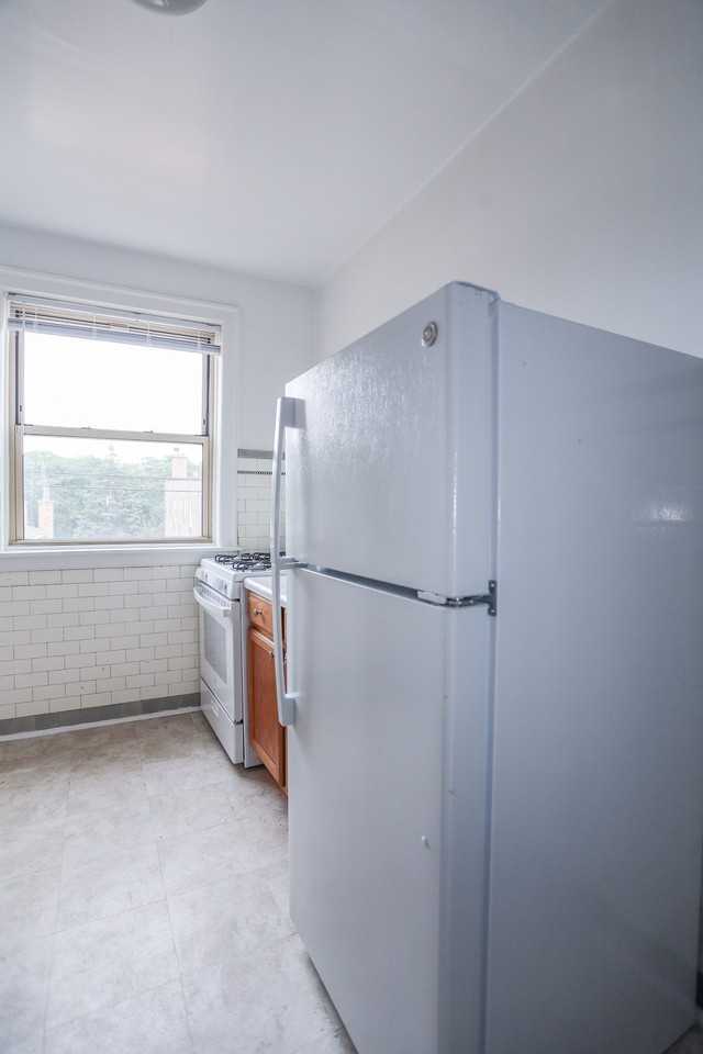 7447 N Claremont Ave #2 - Photo 5 of 8