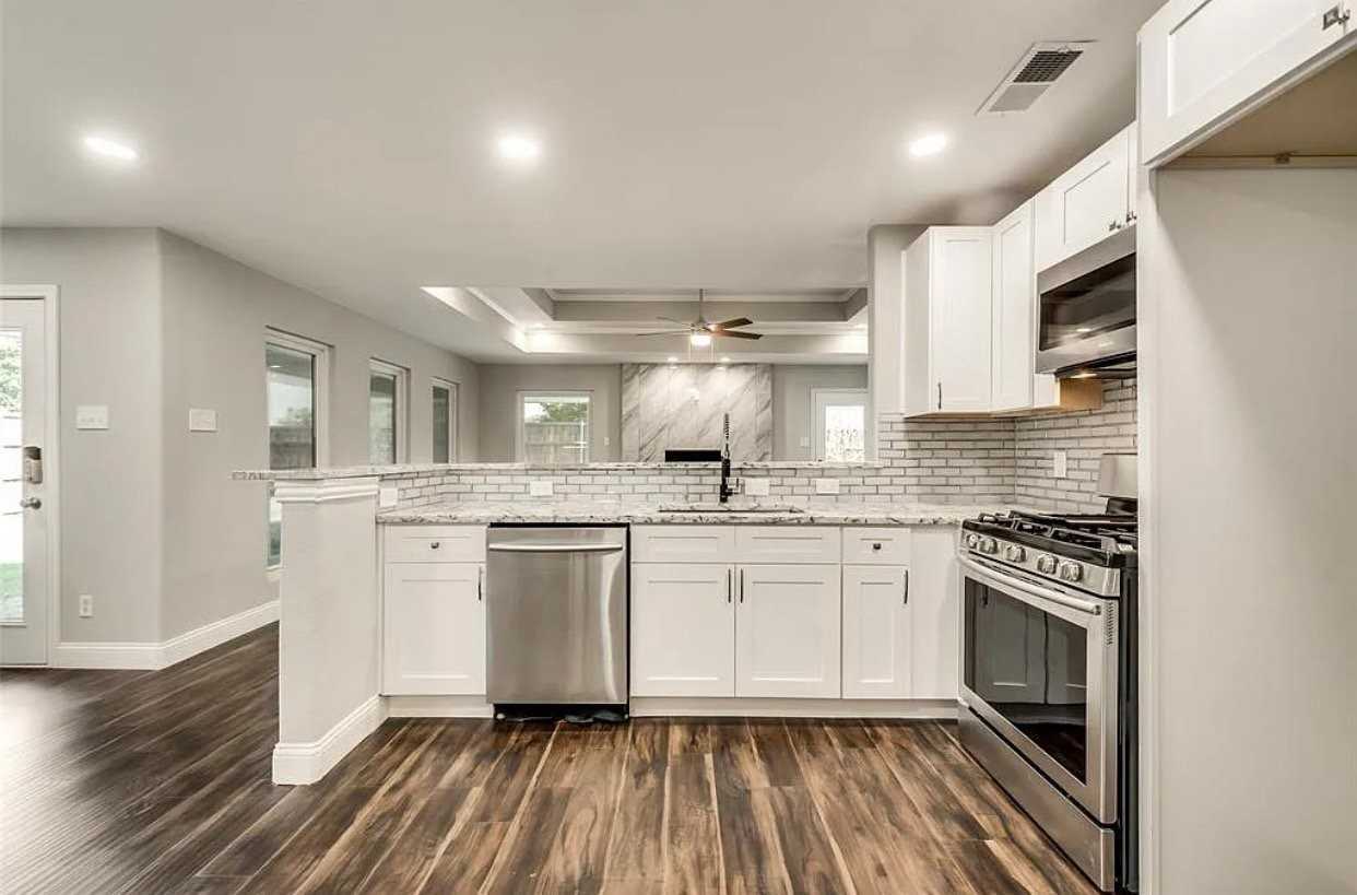 206 Bowie St - Photo 6 of 15