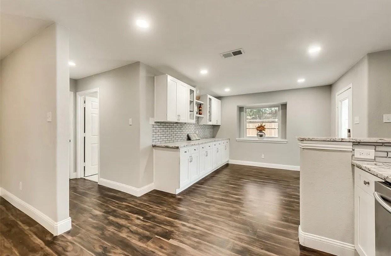 206 Bowie St - Photo 7 of 15
