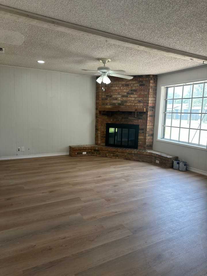 200 Linden St - Photo 4 of 9