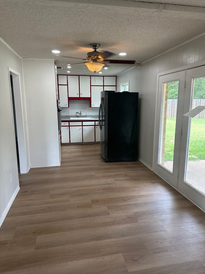 200 Linden St - Photo 5 of 9