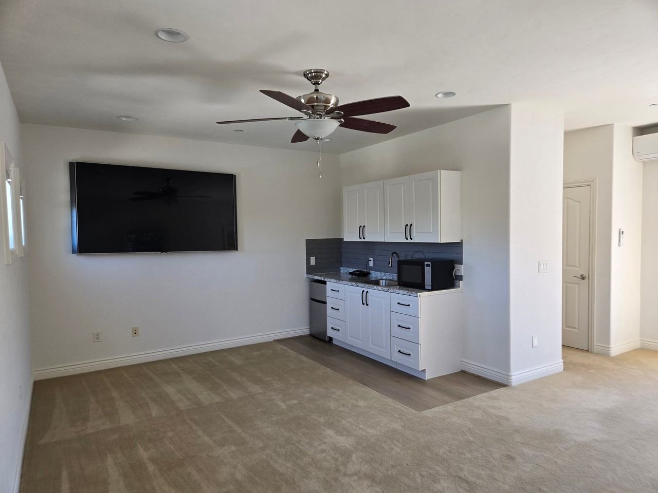 1850 Kickapoo Ct #1-2 - Photo 3 of 10