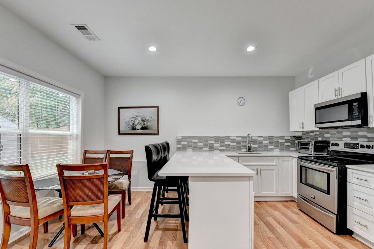 1014 Reap Ln - Photo 2 of 15