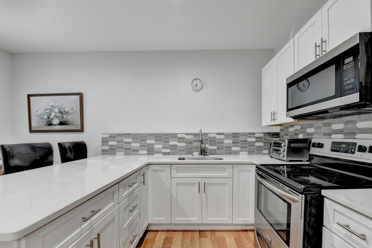 1014 Reap Ln - Photo 4 of 15