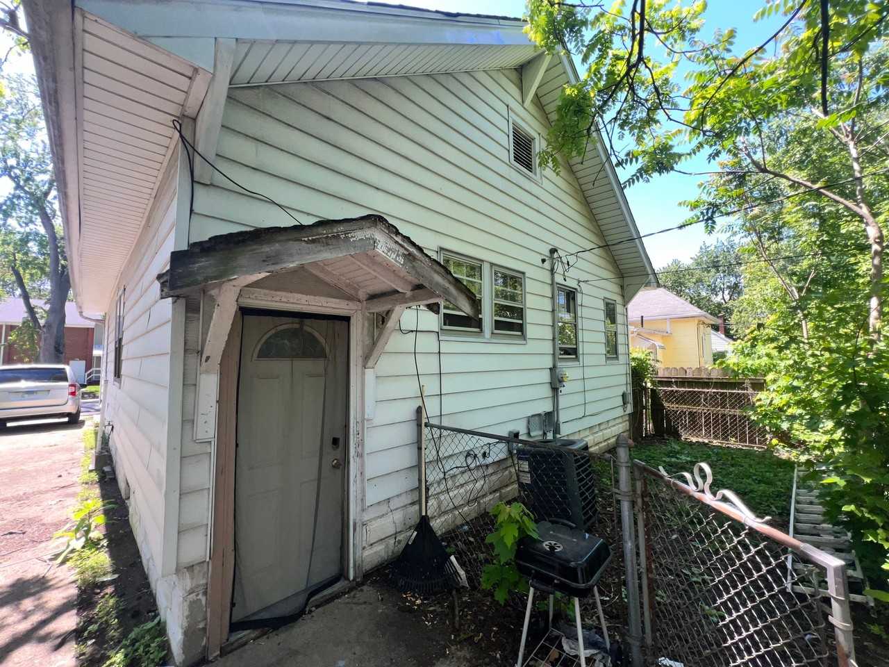 1258 E Division St - Photo 2 of 20