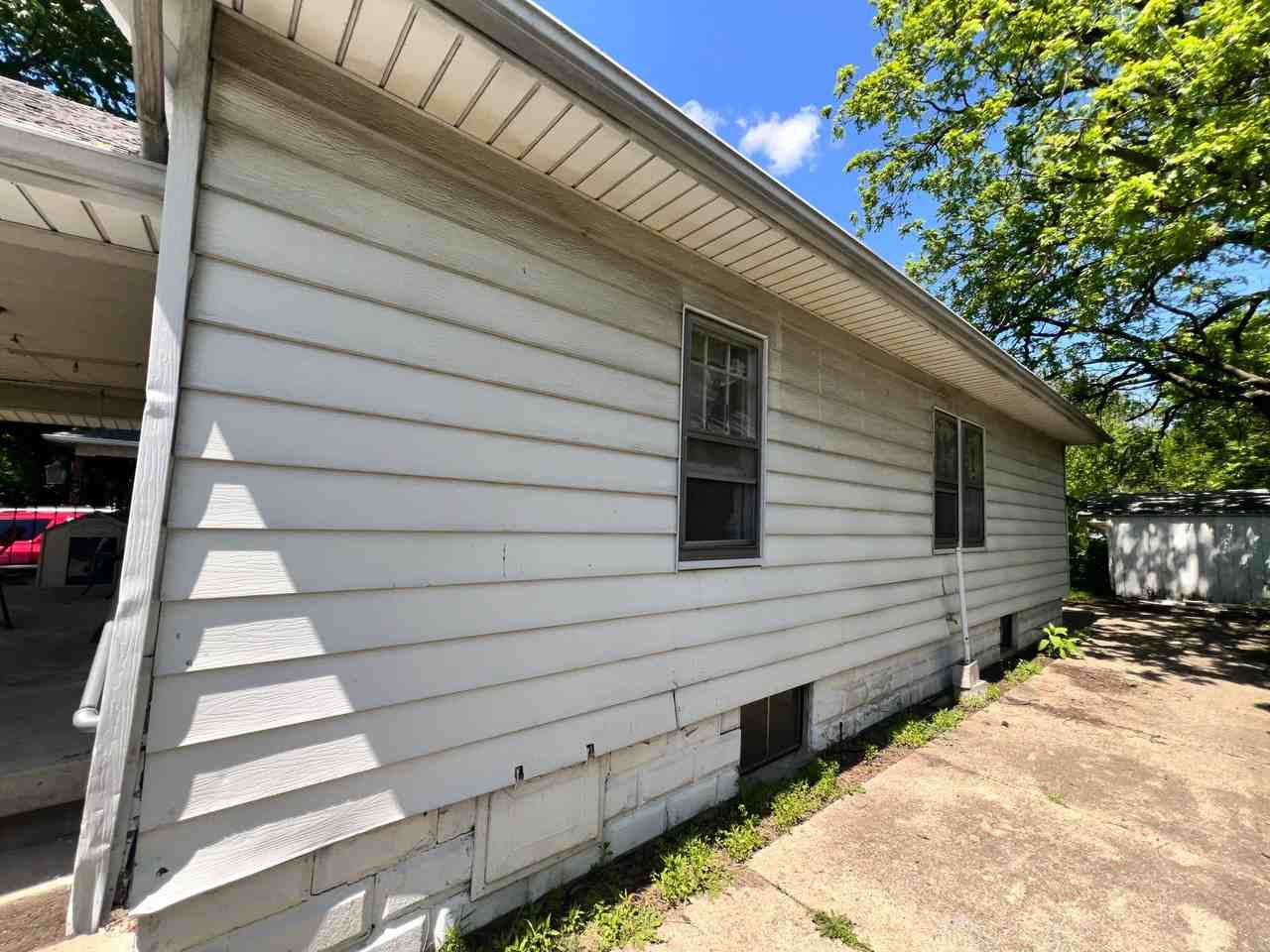 1258 E Division St - Photo 4 of 20