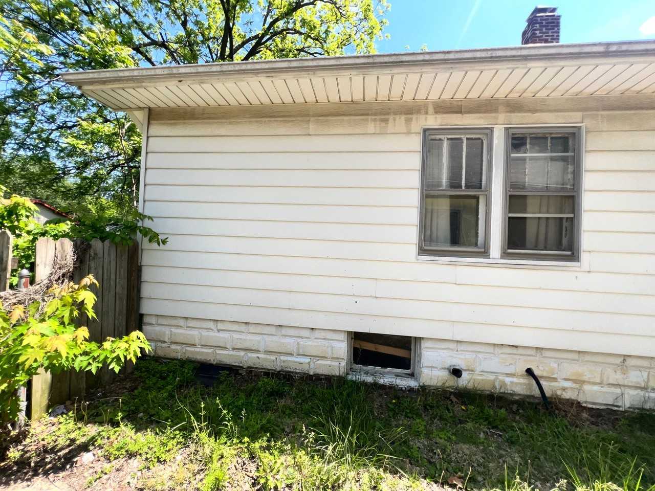 1258 E Division St - Photo 5 of 20