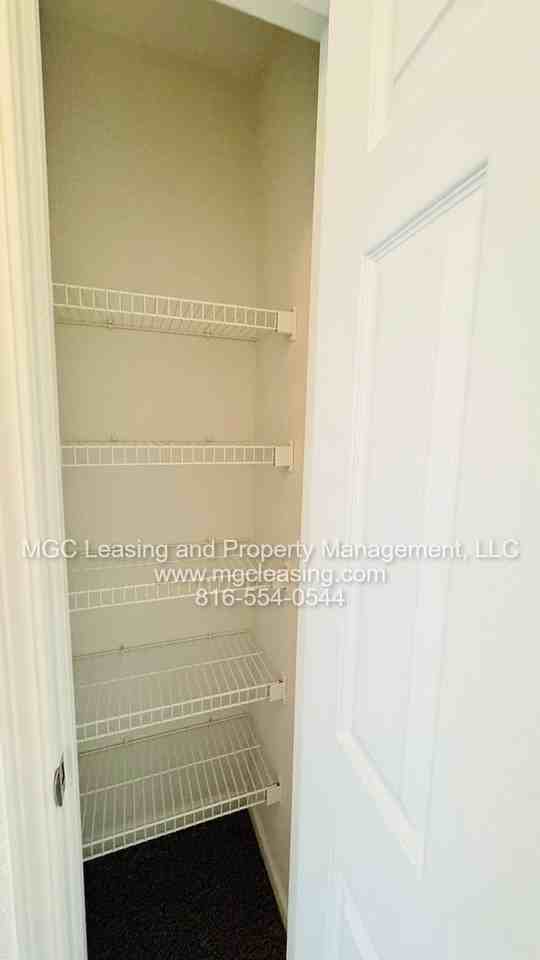 5808-5810 NE 42nd St - Photo 5 of 17