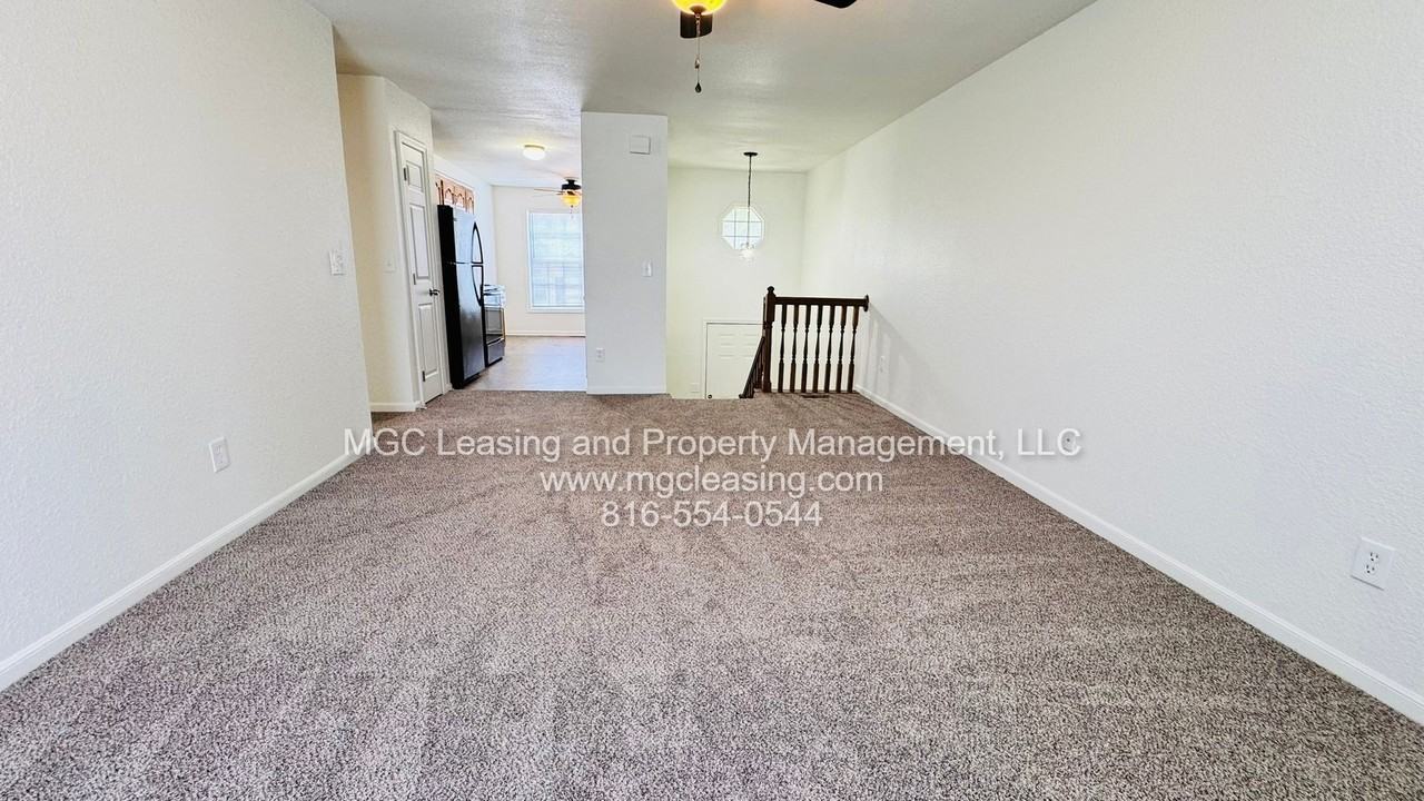 5808-5810 NE 42nd St - Photo 6 of 17
