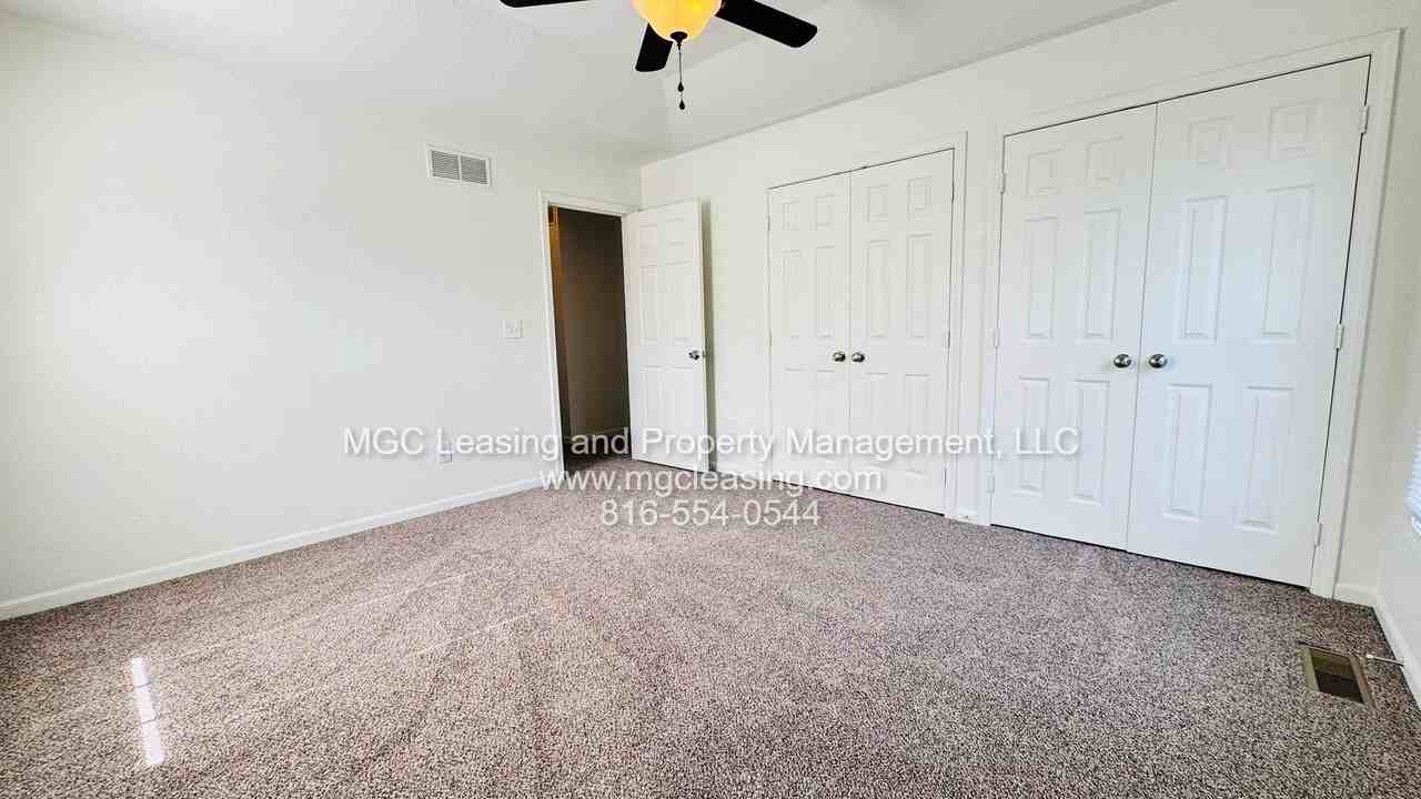 5808-5810 NE 42nd St - Photo 7 of 17