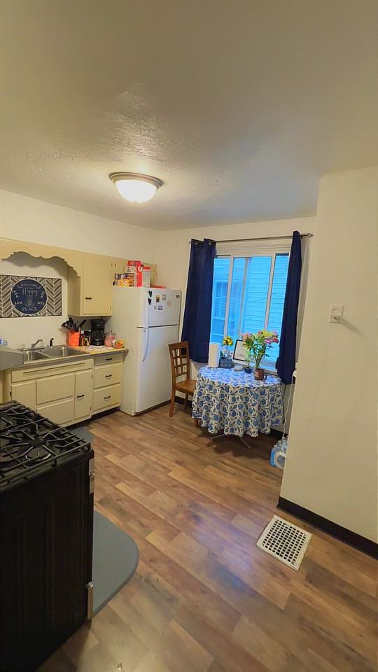 919 1/2 Columbia Ave #1 - Photo 2 of 9