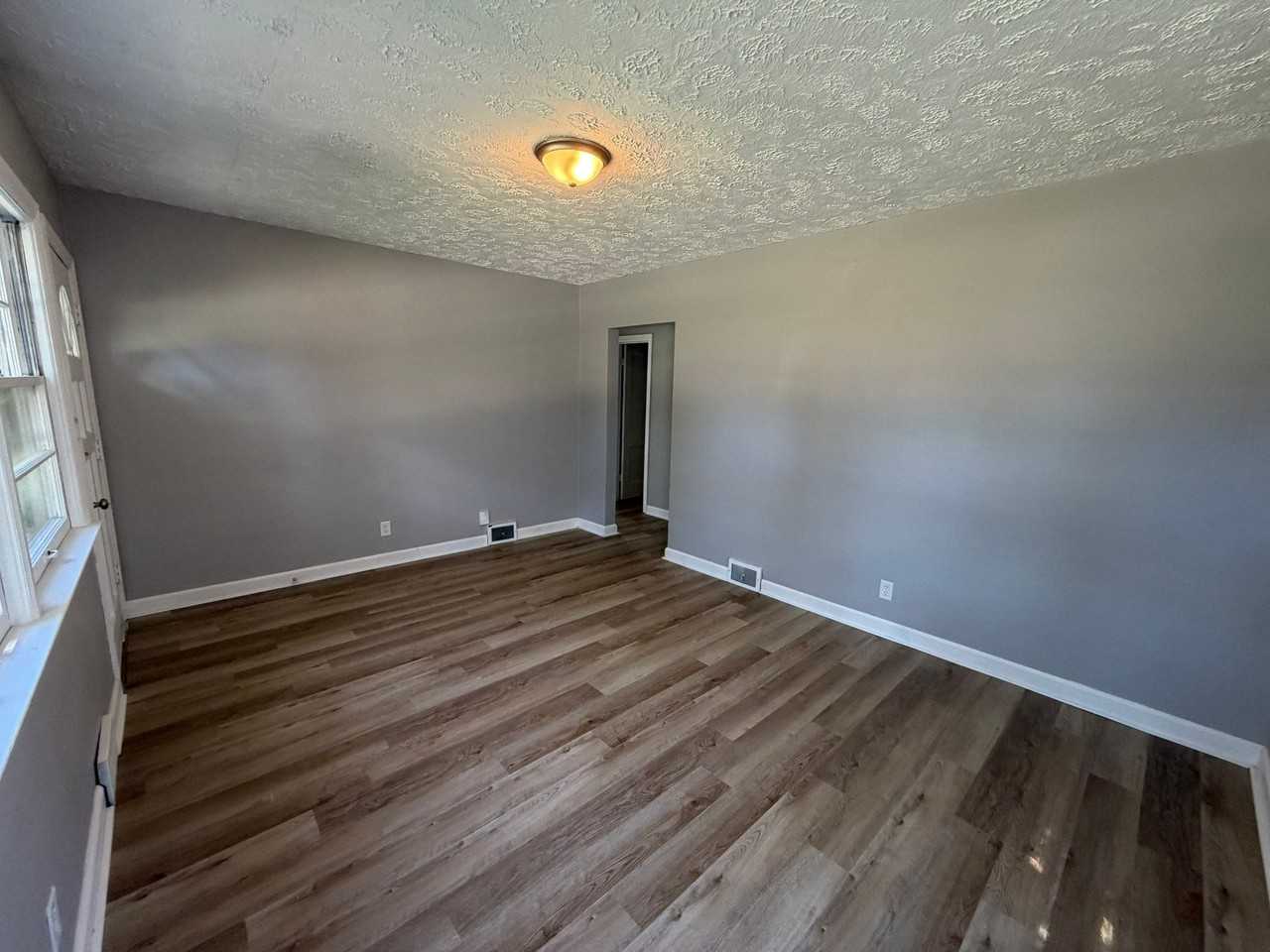2758 Bellevue Ave - Photo 4 of 13