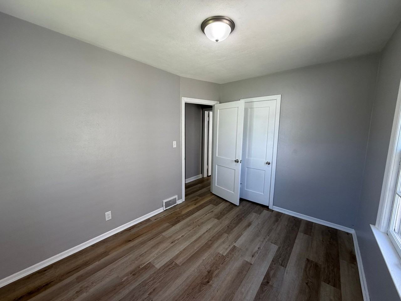 2758 Bellevue Ave - Photo 7 of 13