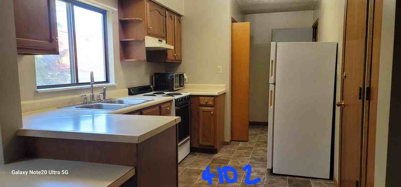 410 6th St - Photo 2 of 9