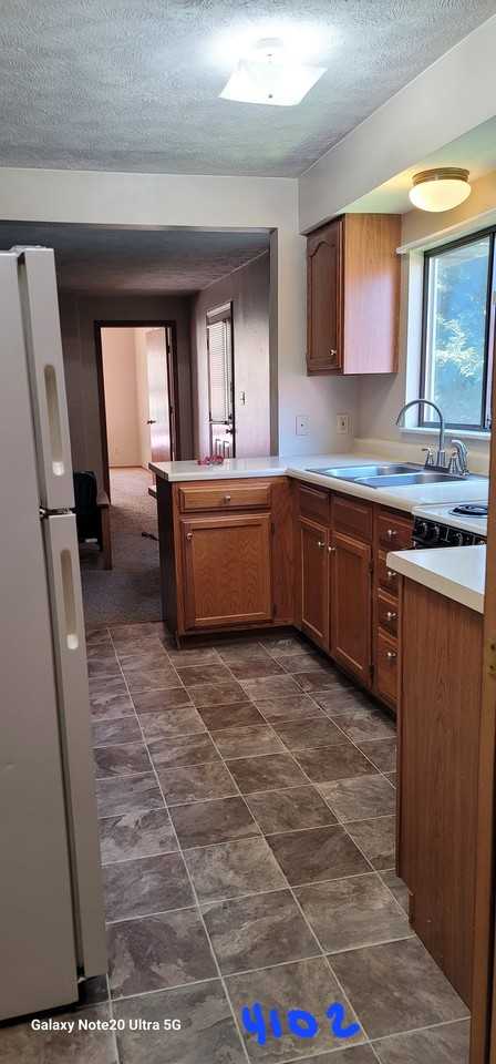 410 6th St - Photo 3 of 9