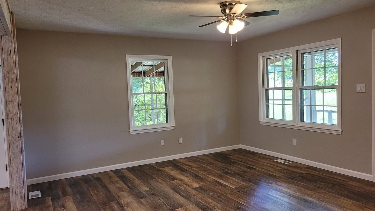 2424 Smith Rd - Photo 4 of 11