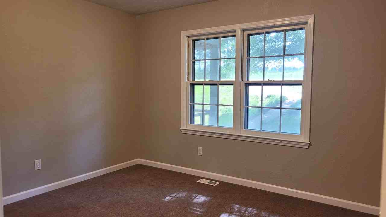 2424 Smith Rd - Photo 5 of 11