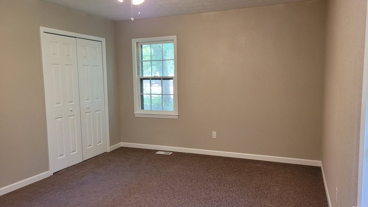 2424 Smith Rd - Photo 7 of 11