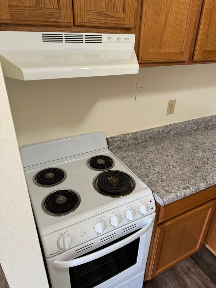 454 W Dayton St #104 - Photo 2 of 8