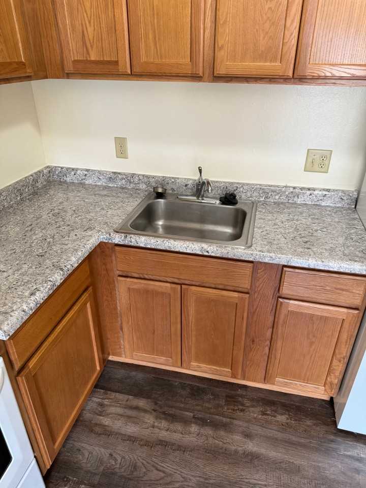 454 W Dayton St #104 - Photo 3 of 8