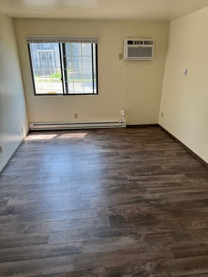 454 W Dayton St #104 - Photo 5 of 8
