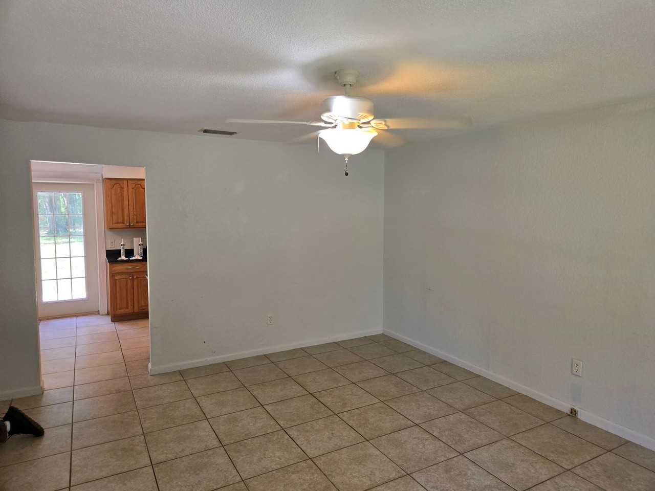 408 E Kentucky Ave - Photo 4 of 19