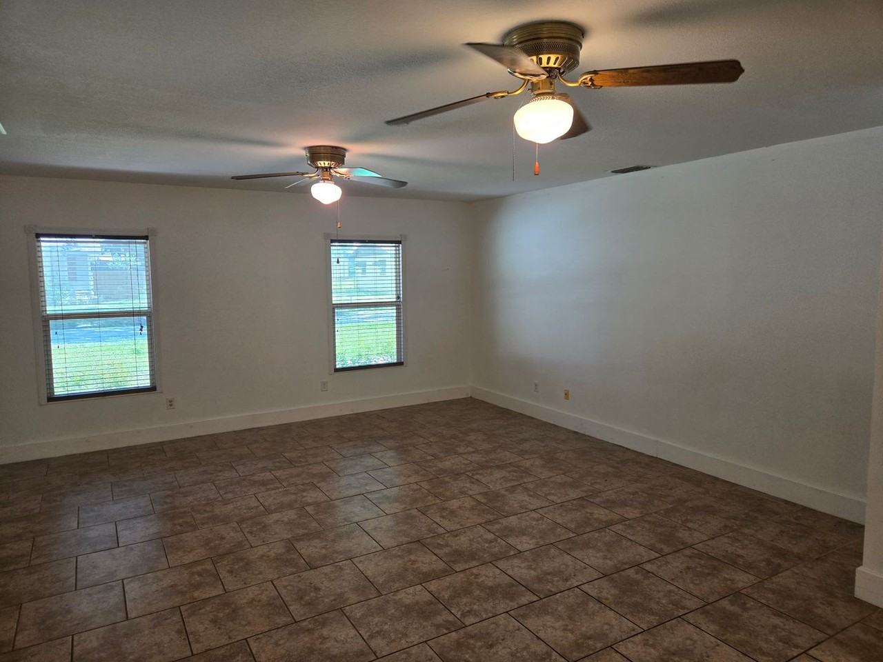 408 E Kentucky Ave - Photo 6 of 19