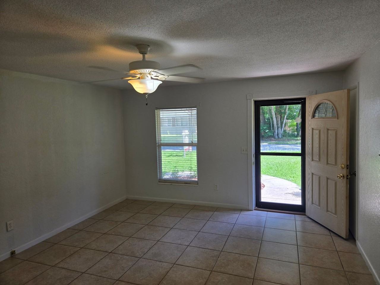 408 E Kentucky Ave - Photo 7 of 19