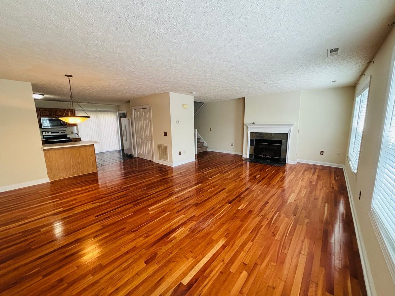 305 Silver Leaf Dr - Photo 4 of 16